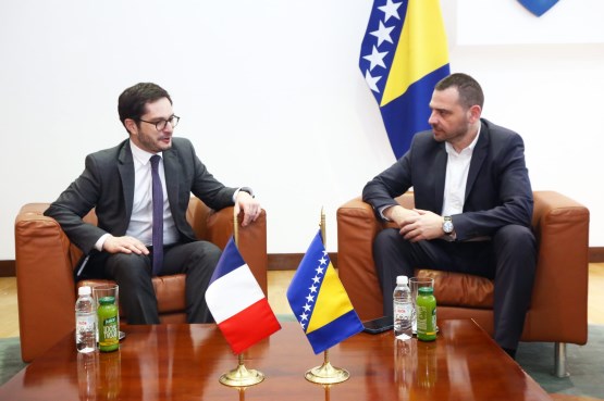 Predsjedavajući Kluba poslanika SDP BiH Saša Magazinović sastao se sa ambasadorom Republike Francuske u BiH 